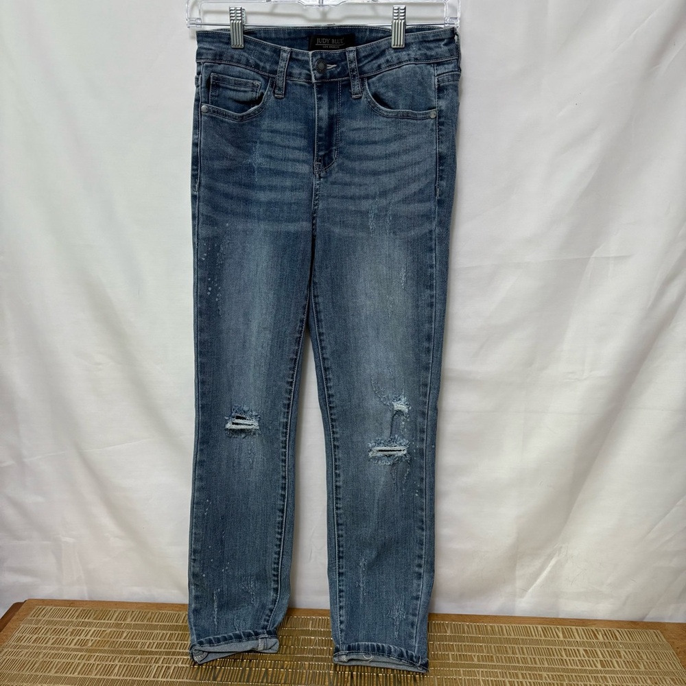 Judy Blue Mid-Rise Relaxed Fit Destroyed Jeans‎ in Medium Wash Size 27
